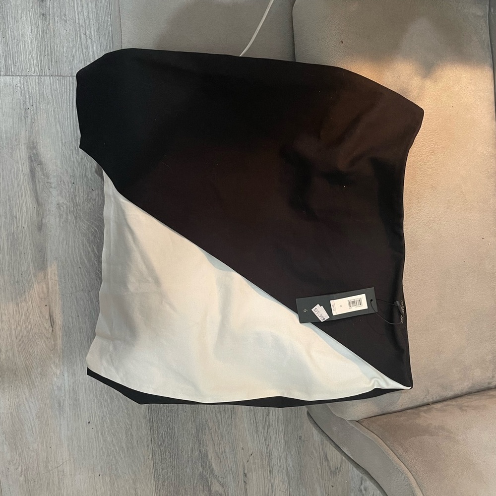 Banana Republic Black and White elegant mini or midi skirt